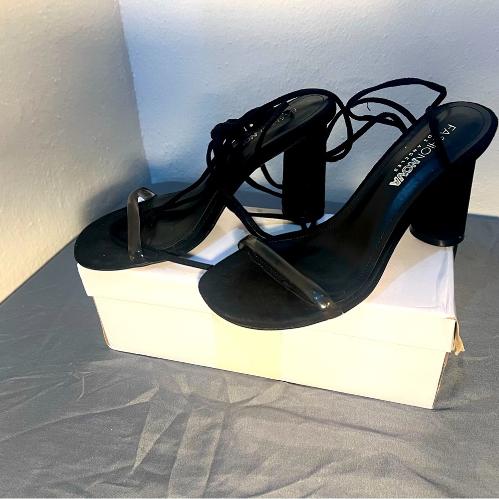 Black high sandals with leg ties♣️